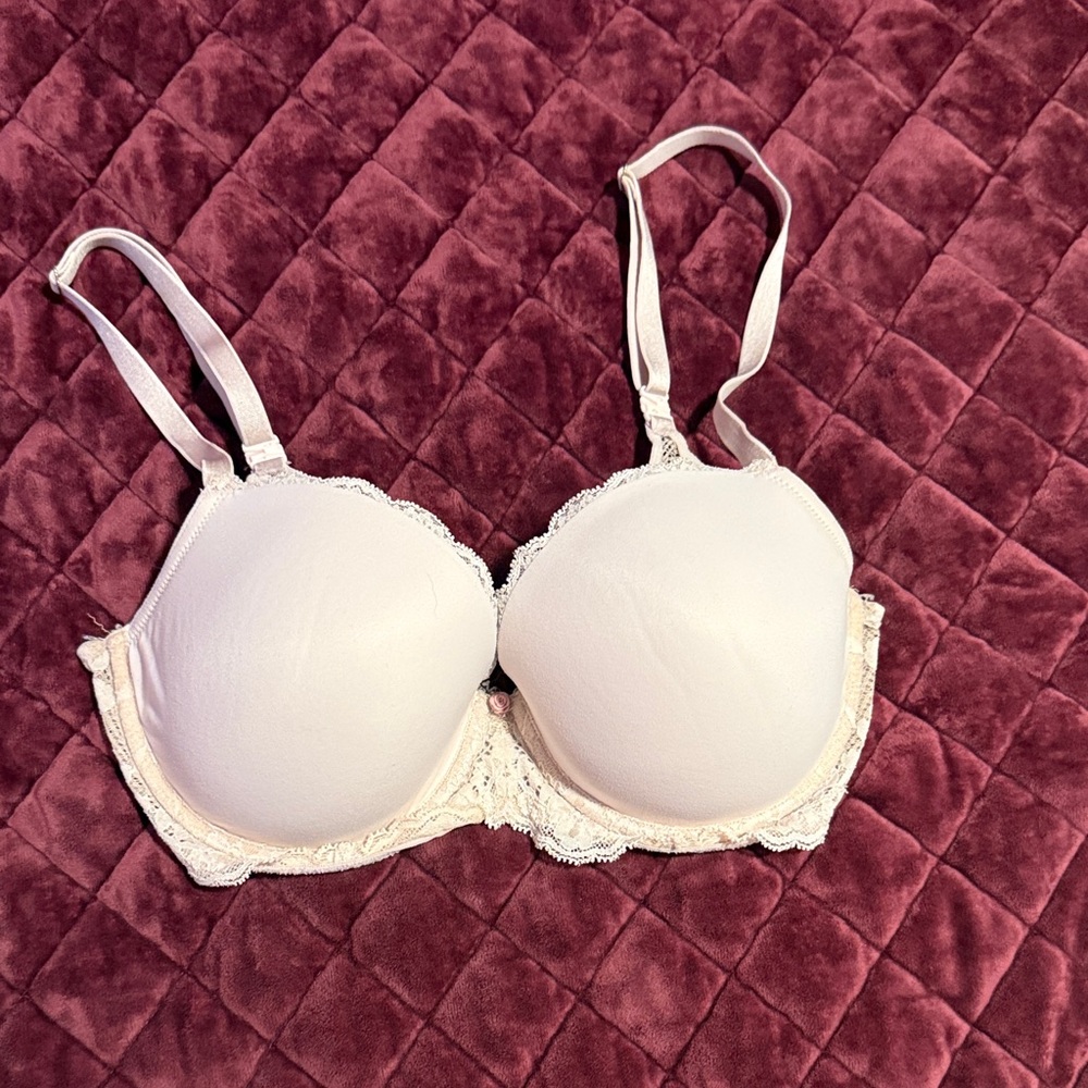Victoria’s secret Light Pink Lace-Trim Smooth Push-Up Bra